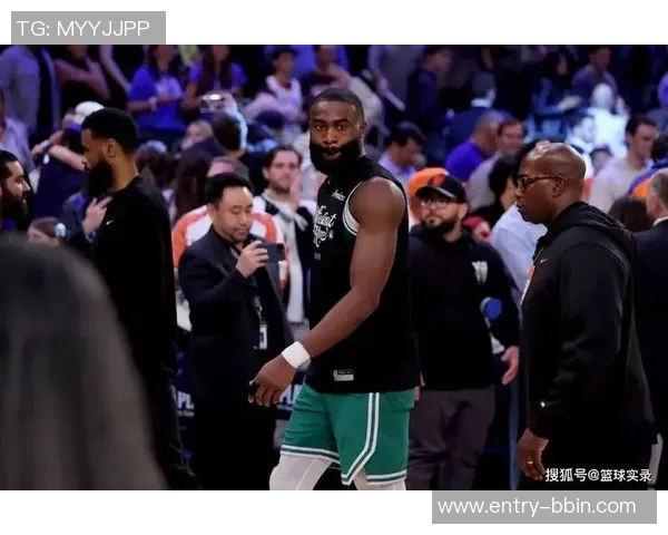 本赛季上篮命中率排行榜里夫斯高居第一杰伦布朗紧随其后库里并列第六